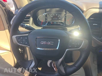 2017 GMC Acadia Denali 5SA – miniatura 10