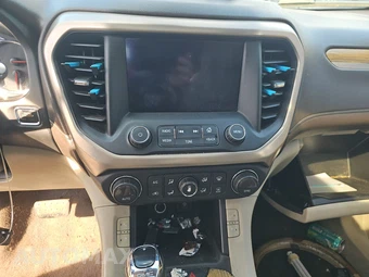 2017 GMC Acadia Denali 5SA – miniatura 11