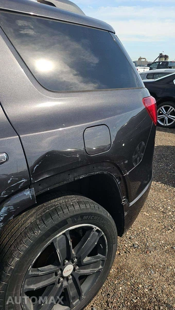 2017 GMC Acadia Denali 5SA – miniatura 27