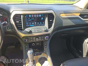 2017 GMC Acadia Denali 5SA – miniatura 10