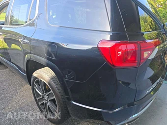2017 GMC Acadia Denali 5SA – miniatura 24