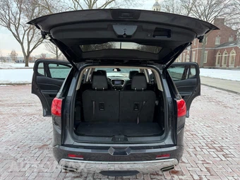 2017 GMC Acadia Denali 5SA - miniatura 13