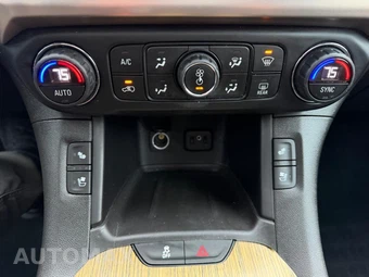 2017 GMC Acadia Denali 5SA - miniatura 24