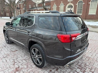 2017 GMC Acadia Denali 5SA - miniatura 3