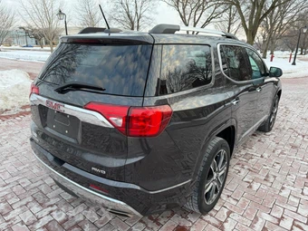 2017 GMC Acadia Denali 5SA - miniatura 4