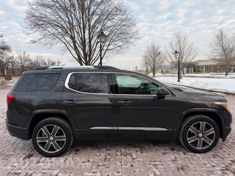 2017 GMC Acadia Denali 5SA - miniatura 6