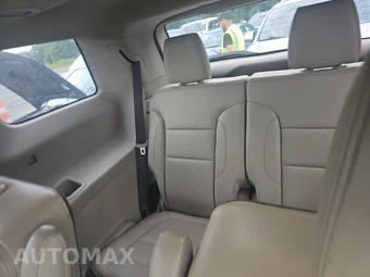 2017 GMC Acadia Denali 5SA – miniatura 14