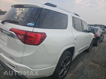 2017 GMC Acadia Denali 5SA – miniatura 4
