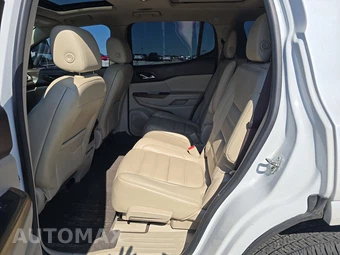 2017 GMC Acadia Denali 5SA – miniatura 13