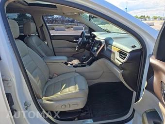 2017 GMC Acadia Denali 5SA – miniatura 8