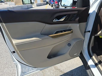 2017 GMC Acadia Denali 5SA – miniatura 9