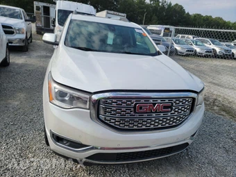 2017 GMC Acadia Denali 5SA – miniatura 2
