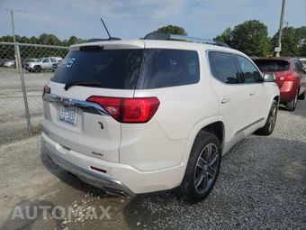 2017 GMC Acadia Denali 5SA – miniatura 4