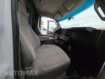 2017 GMC Savana 2500 Cargo Van 1WT 135.0" WB - miniatura 18