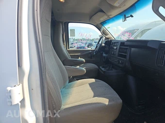 2017 GMC Savana 2500 Cargo Van 1WT 135.0" WB – miniatura 8