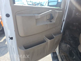 2017 GMC Savana 2500 Cargo Van 1WT 135.0" WB – miniatura 9