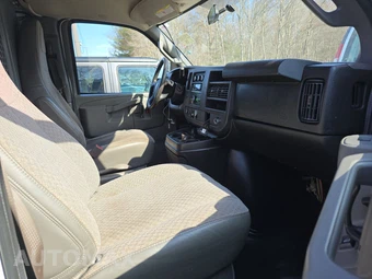 2017 GMC Savana 2500 Cargo Van 1WT 135.0" WB - miniatura 8
