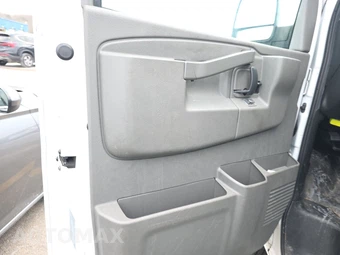 2017 GMC Savana 2500 Cargo Van 1WT 135.0" WB - miniatura 9