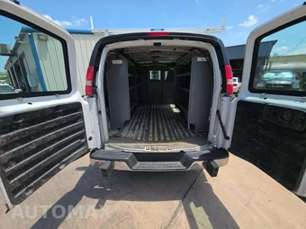 2017 GMC Savana 2500 Cargo Van 1WT 135.0" WB - miniatura 10