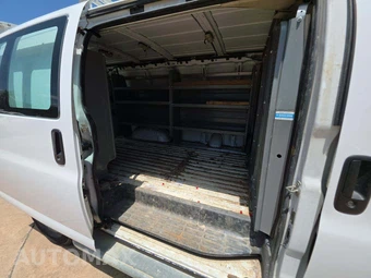 2017 GMC Savana 2500 Cargo Van 1WT 135.0" WB - miniatura 12