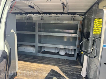 2017 GMC Savana 2500 Cargo Van 1WT 135.0" WB - miniatura 10