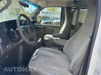 2017 GMC Savana 2500 Cargo Van 1WT 135.0" WB - miniatura 12