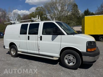 2017 GMC Savana 2500 Cargo Van 1WT 135.0" WB - miniatura 4