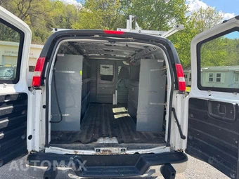 2017 GMC Savana 2500 Cargo Van 1WT 135.0" WB - miniatura 9