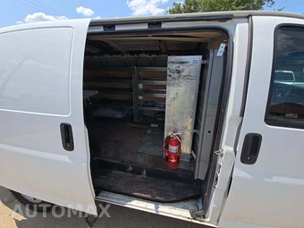2017 GMC Savana 3500 Cargo Van – miniatura 12