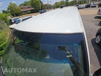 2017 GMC Savana 3500 Cargo Van – miniatura 26