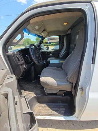 2017 GMC Savana 3500 Cargo Van – miniatura 3