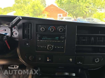 2017 GMC Savana 3500 Cargo Van – miniatura 7