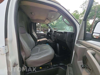 2017 GMC Savana 3500 Cargo Van 1WT 135.0" WB - miniatura 14