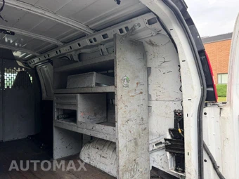 2017 GMC Savana 3500 Cargo Van 1WT 135.0" WB - miniatura 10