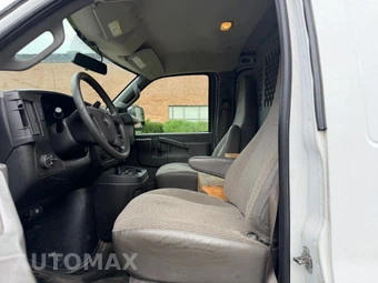 2017 GMC Savana 3500 Cargo Van 1WT 135.0" WB - miniatura 14