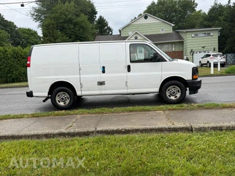 2017 GMC Savana 3500 Cargo Van 1WT 135.0" WB - miniatura 6