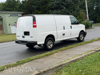 2017 GMC Savana 3500 Cargo Van 1WT 135.0" WB - miniatura 8