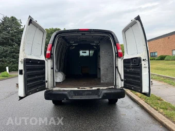 2017 GMC Savana 3500 Cargo Van 1WT 135.0" WB - miniatura 9