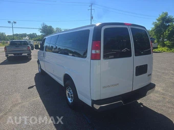 2017 GMC Savana 3500 Passenger Van LS 1LS 155.0" WB - miniatura 2