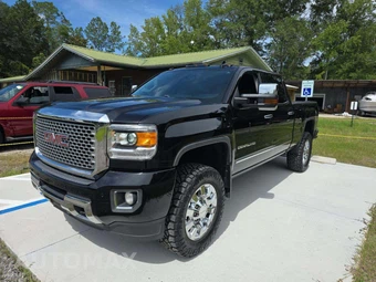 2017 GMC Sierra 2500 Denali HD Crew Cab Medium Bed 5SA
