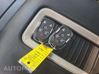 2017 GMC Yukon Denali - miniatura 5