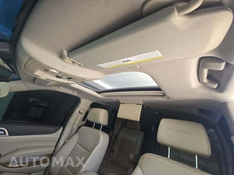 2017 GMC Yukon Denali 5SA – miniatura 11