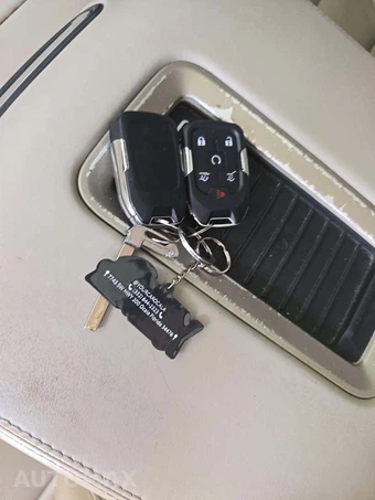 2017 GMC Yukon Denali 5SA – miniatura 8