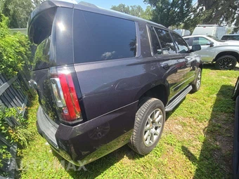 2017 GMC Yukon Denali 5SA - miniatura 3