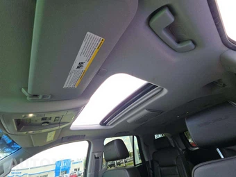 2017 GMC Yukon Denali 5SA - miniatura 11