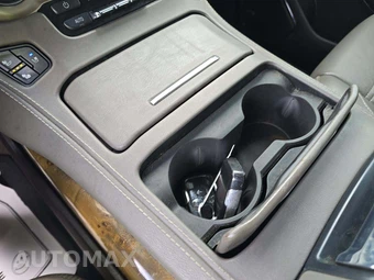 2017 GMC Yukon Denali 5SA – miniatura 5