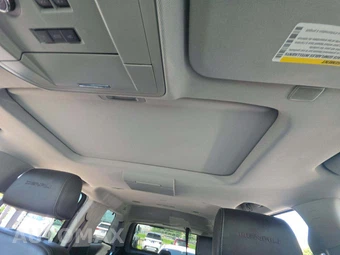 2017 GMC Yukon Denali 5SA – miniatura 11