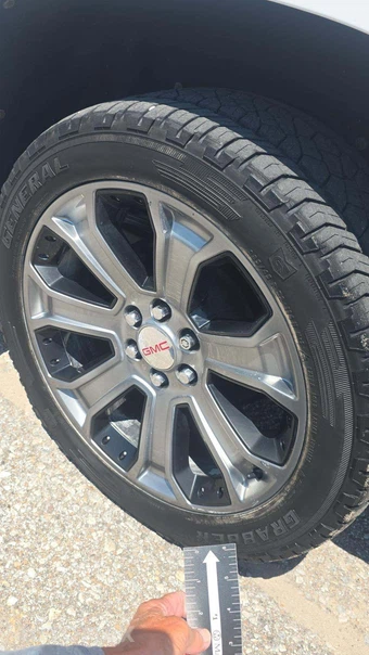 2017 GMC Yukon Denali 5SA – miniatura 24