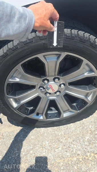2017 GMC Yukon Denali 5SA – miniatura 27