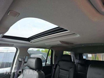 2017 GMC Yukon Denali 5SA - miniatura 11